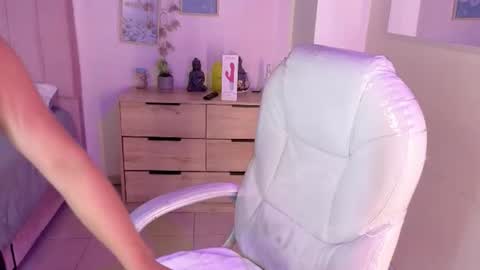 M I I A     online show from June 18, 8:03 pm