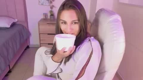 M I I A     online show from June 24, 8:27 pm