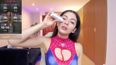 Mia online show from December 15, 11:06 am