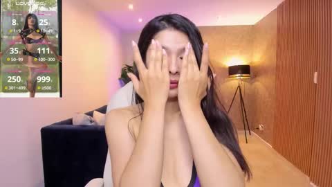 Mia online show from November 11, 11:12 am