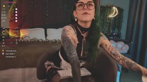 mika_moon_ online show from March 1, 3:38 pm