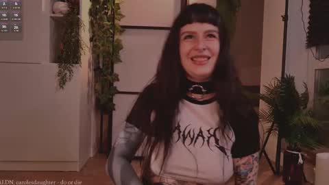 mika_moon_ online show from October 17, 6:45 pm