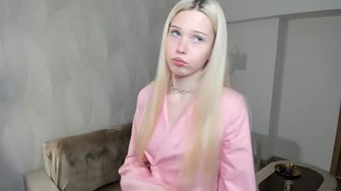 Angel girl online show from December 1, 9:13 pm