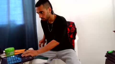 Snapshot of mike_leonrey22 chatting on October 28, 7:04 pm mike_leonrey22 online show from October 28, 7:04 pm