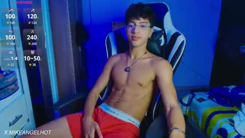 Mike Pineapple online show from June 25, 3:36 am