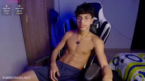 Mike Pineapple online show from July 1, 3:15 am