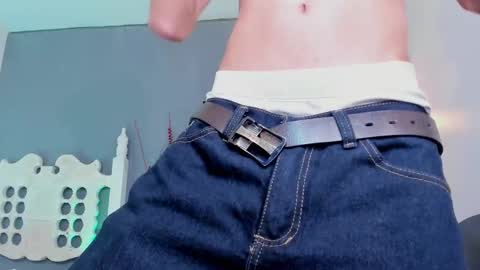 mike_sanz18_ online show from February 21, 12:27 am