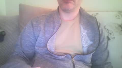 Snapshot of mikehockishuge9 chatting on January 12, 9:51 pm mikehockishuge9 online show from January 12, 9:51 pm