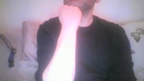 Snapshot of mikehockishuge9 chatting on January 1, 1:47 am mikehockishuge9 online show from January 1, 1:47 am