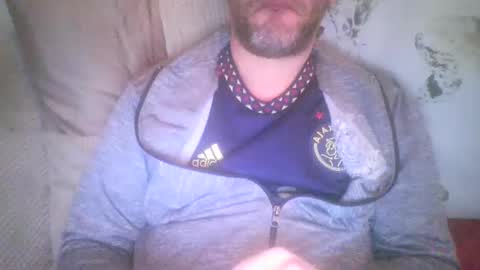 Snapshot of mikehockishuge9 chatting on January 6, 9:43 pm mikehockishuge9 online show from January 6, 9:43 pm