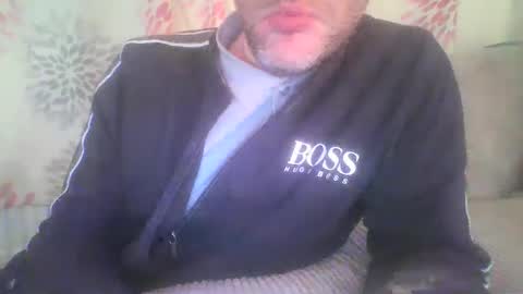 Snapshot of mikehockishuge9 chatting on January 20, 9:43 pm mikehockishuge9 online show from January 20, 9:43 pm