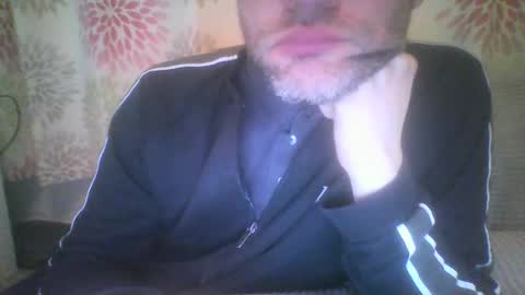 Snapshot of mikehockishuge9 chatting on January 22, 11:32 pm mikehockishuge9 online show from January 22, 11:32 pm