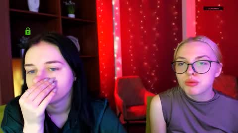 miki_ti online show from December 5, 6:45 am