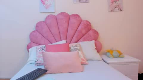 mila_adamss online show from July 4, 12:42 pm
