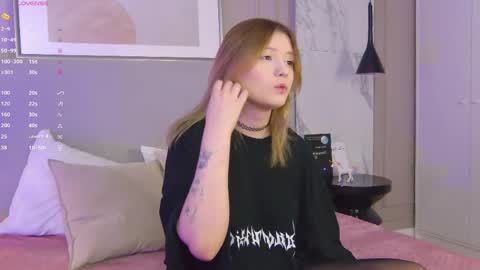 mila_blum online show from May 15, 5:09 pm