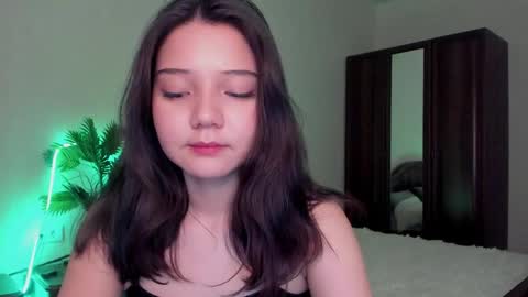 mila_dance_ online show from February 4, 1:15 pm