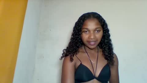 mila_lunah online show from April 24, 12:40 pm