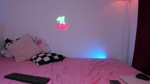 mila_rougee online show from November 9, 1:58 pm