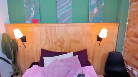 Mila and samy online show from December 4, 12:05 pm