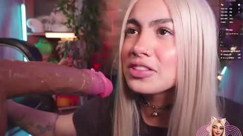 M I L A  online show from July 28, 2:13 pm