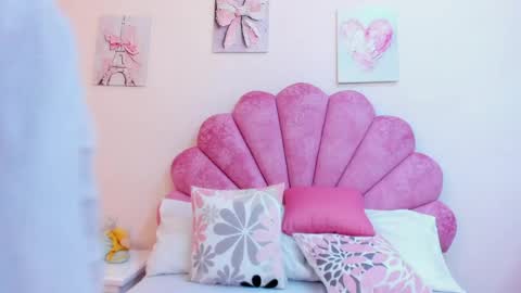 mila online show from June 4, 2:56 pm