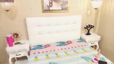 miladiosa online show from February 7, 12:30 pm