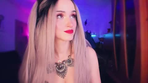 MiladyJolie online show from November 11, 5:48 pm