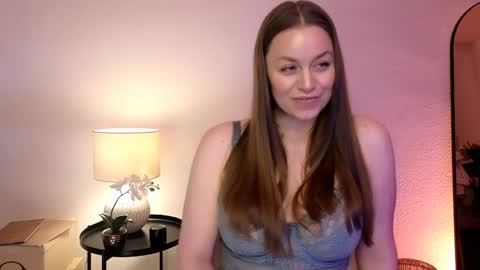Snapshot of milafleur chatting on January 16, 9:05 am Mila Fleur online show from January 16, 9:05 am