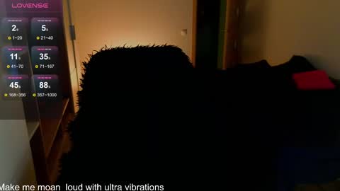 Snapshot of milanafox_ chatting on March 6, 12:43 am Lana online show from March 6, 12:43 am