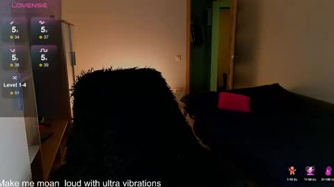 Snapshot of milanafox_ chatting on March 11, 9:26 pm Lana online show from March 11, 9:26 pm