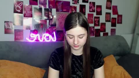 milanaroz online show from November 27, 5:48 am