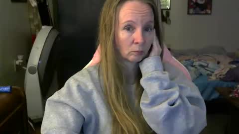 Mila online show from May 6, 4:29 am