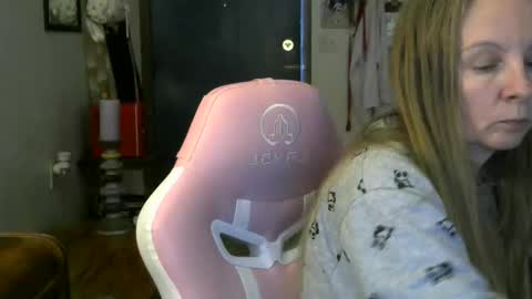 Mila online show from May 4, 11:44 pm
