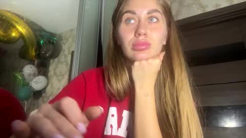 Snapshot of milavixen chatting on October 22, 9:38 pm MILA online show from October 22, 9:38 pm