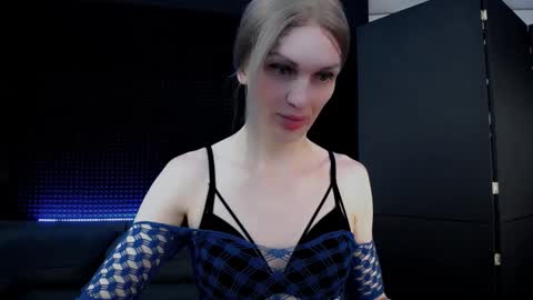 Snapshot of milena_hardy chatting on September 21, 4:16 am Milena Hardy online show from September 21, 4:16 am