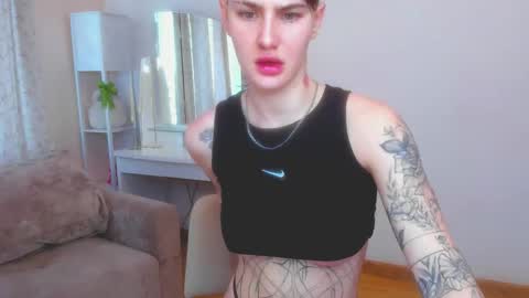 milenakeeks online show from February 26, 9:01 am