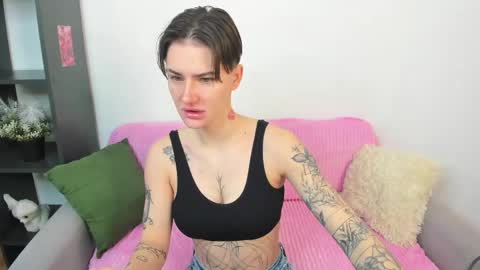 milenakeeks online show from April 6, 1:25 am