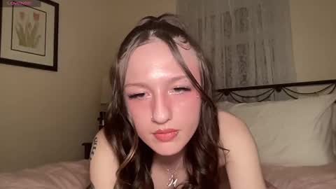 Snapshot of miley_monroee chatting on March 4, 4:17 am miley_monroee online show from March 4, 4:17 am