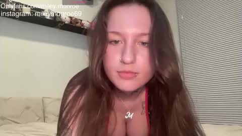 Snapshot of miley_monroee chatting on October 13, 3:30 am miley_monroee online show from October 13, 3:30 am