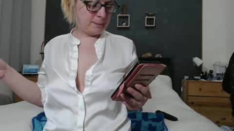 Snapshot of milfyanddaddy chatting on February 18, 9:09 pm milfyanddaddy online show from February 18, 9:09 pm