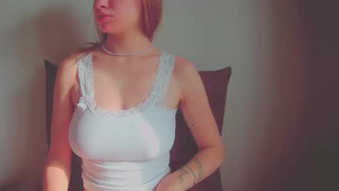 Snapshot of milia21 chatting on October 26, 6:25 am milia21 online show from October 26, 6:25 am