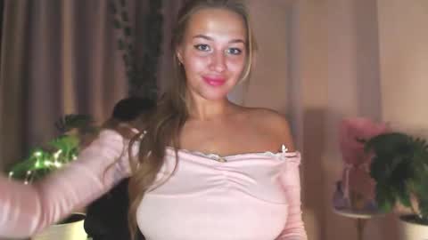 milk_bunny_ online show from October 28, 9:10 am