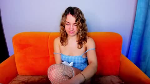 milkablond online show from March 6, 12:54 am