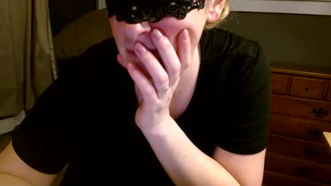 Snapshot of milking_daddi chatting on March 4, 1:01 am milking_daddi online show from March 4, 1:01 am