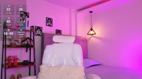 miller_vanessa_ online show from April 9, 8:47 pm