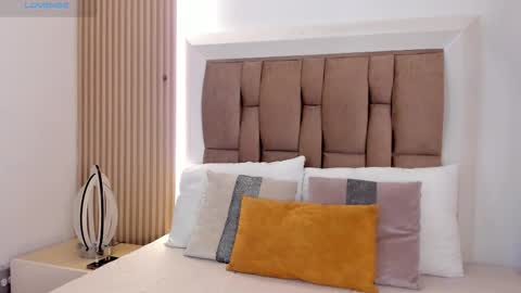 millie_byers online show from November 5, 11:45 am