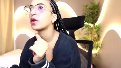 millie_volturi online show from July 11, 3:15 pm