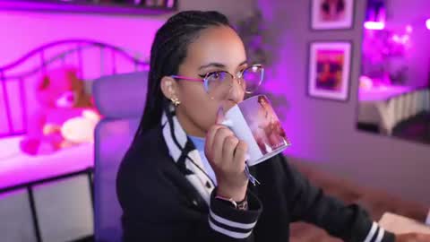 millie_volturi online show from July 28, 12:34 pm