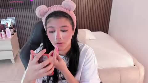 millyevans1 online show from August 5, 2:52 am