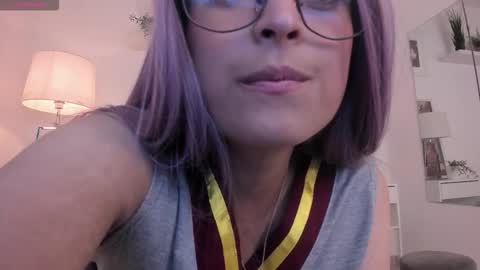 Miluu DH online show from December 3, 12:50 pm